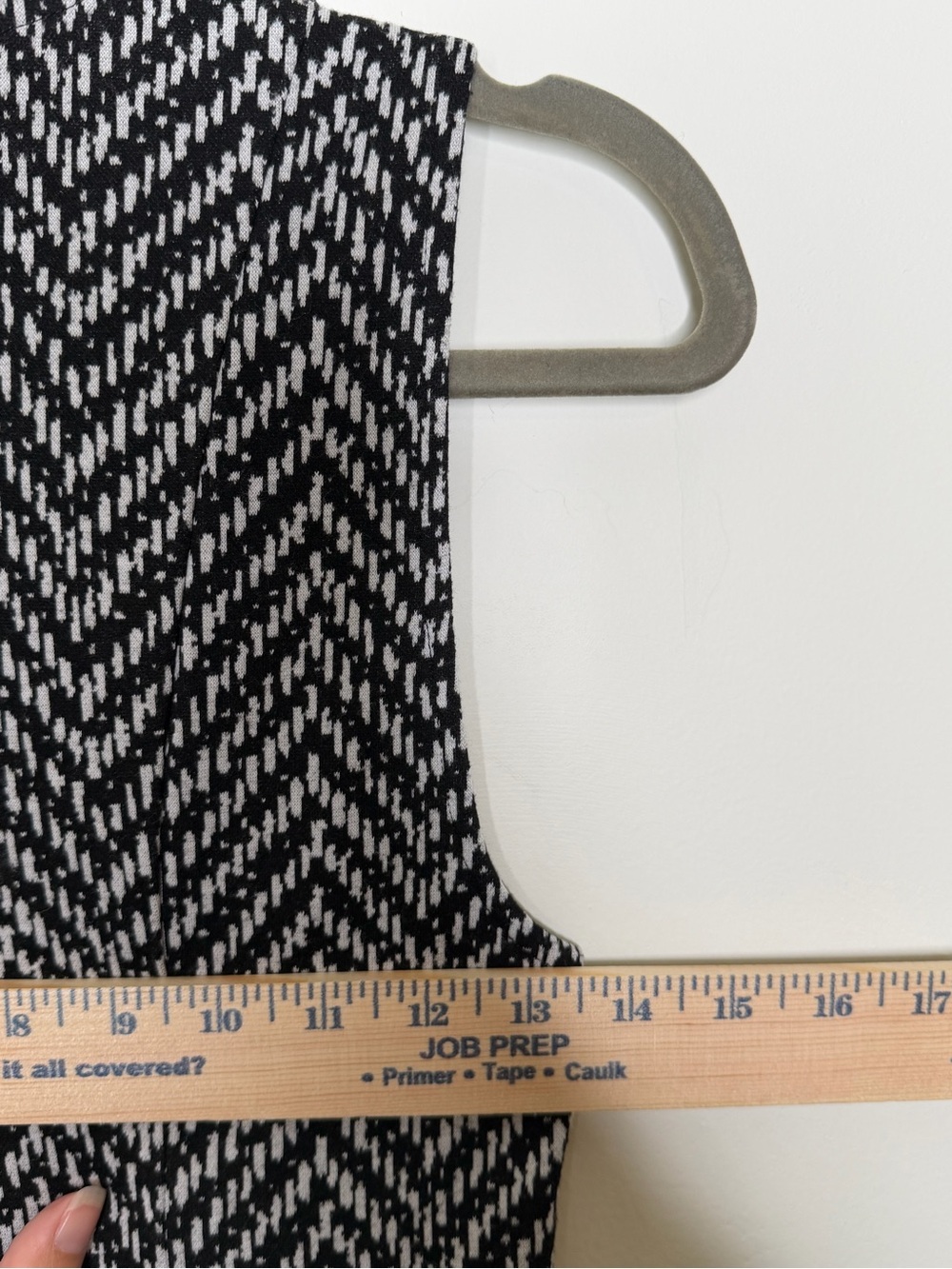BCBGeneration Black White Chevron Fit Flare Dress Size 2 - Picture 5 of 9